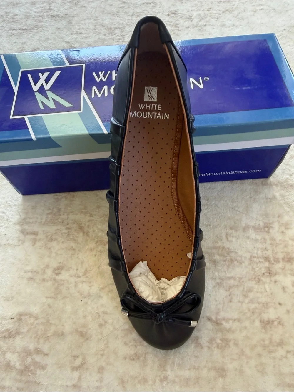 White Mountain Sakari Black Leather Ruched Ballet Flat with Bow Accent